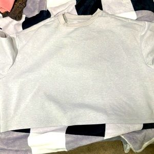 This is a crop top in a cool gray and is a workout or lounge wear, it is a 2x